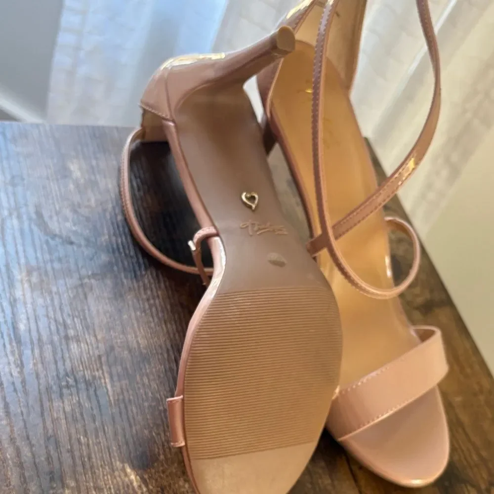 Thalia Sodi Darria Strappy Heels Nude Patent Leather – Size 10
